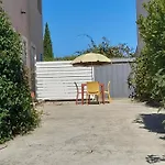 Avec Exterieur Et Parking Gratuit *